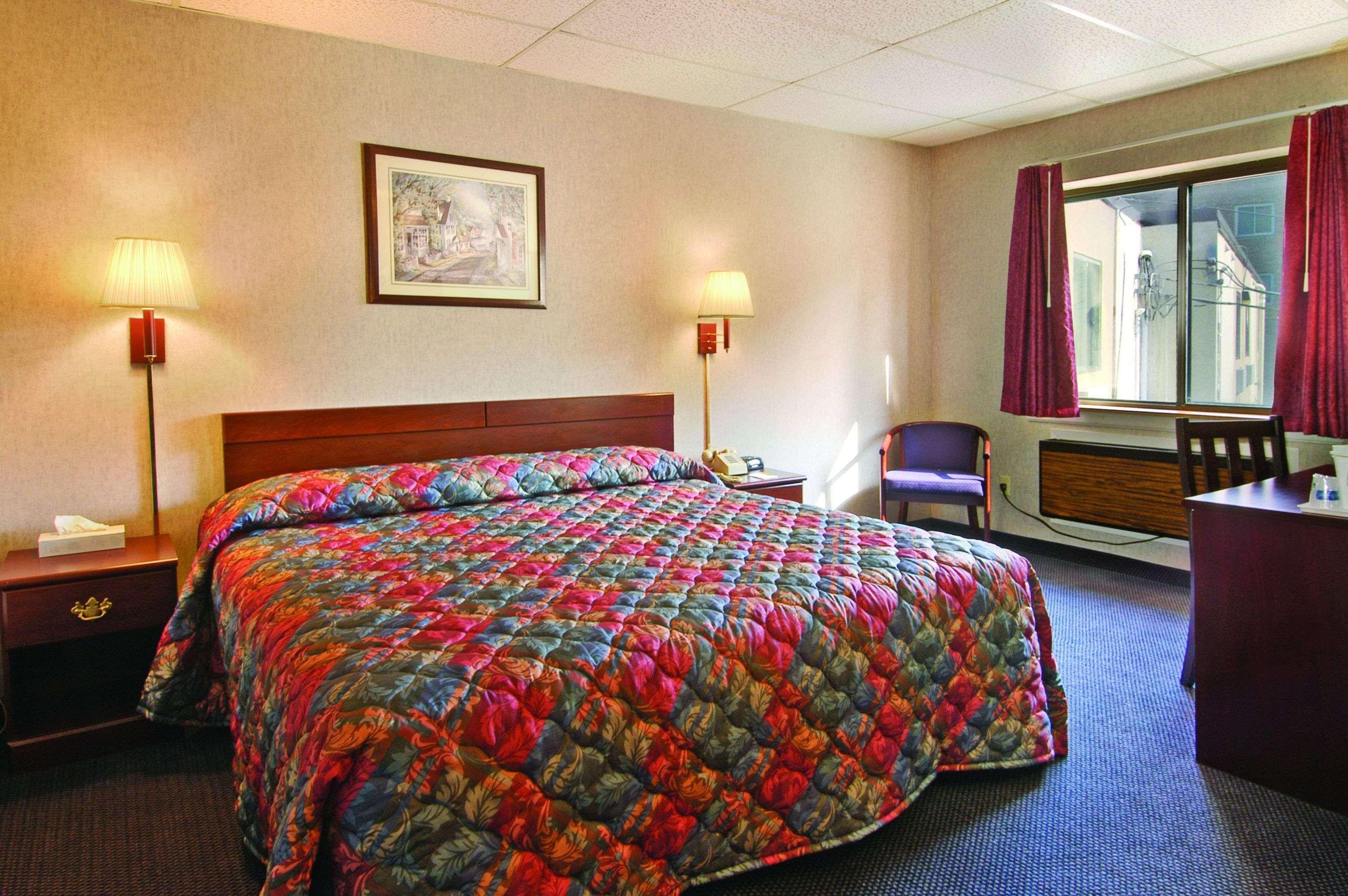 Travelodge By Wyndham Cleveland Lakewood Pokój zdjęcie
